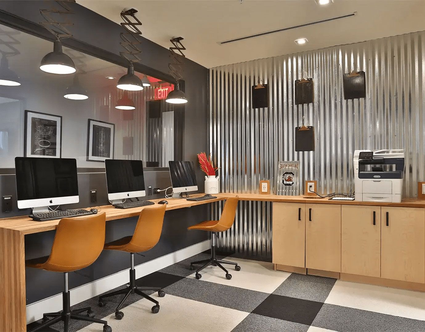 resident computer lounge